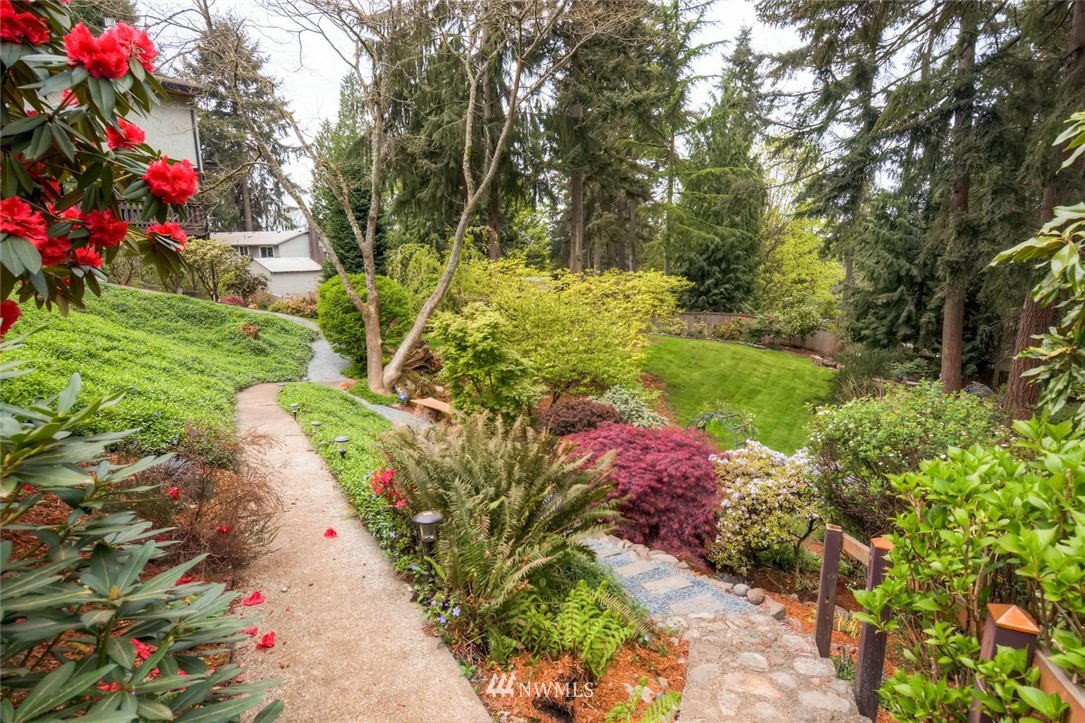 12438 Southeast 98th Street Renton, WA 98056 - Photo 19 of 25