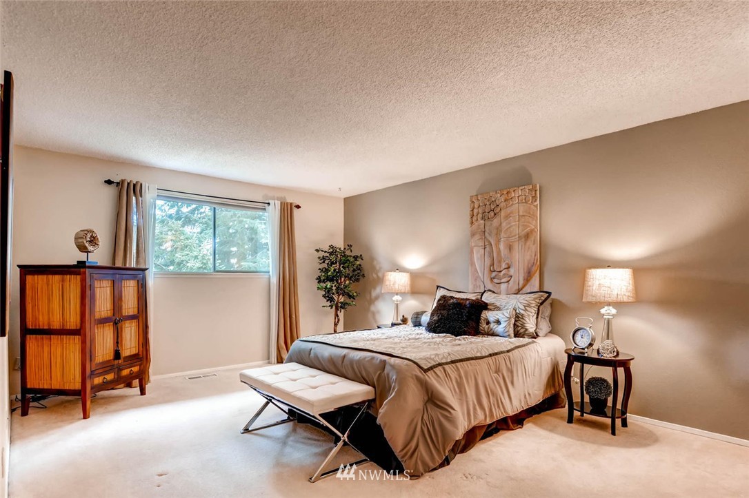 12438 Southeast 98th Street Renton, WA 98056 - Photo 8 of 25