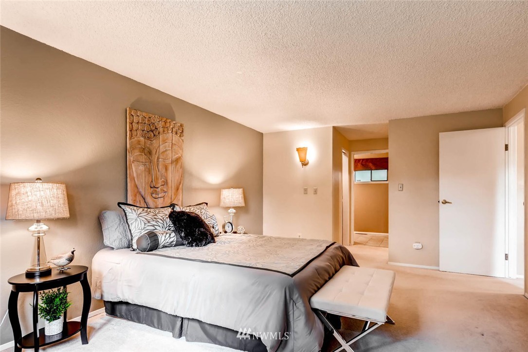 12438 Southeast 98th Street Renton, WA 98056 - Photo 9 of 25