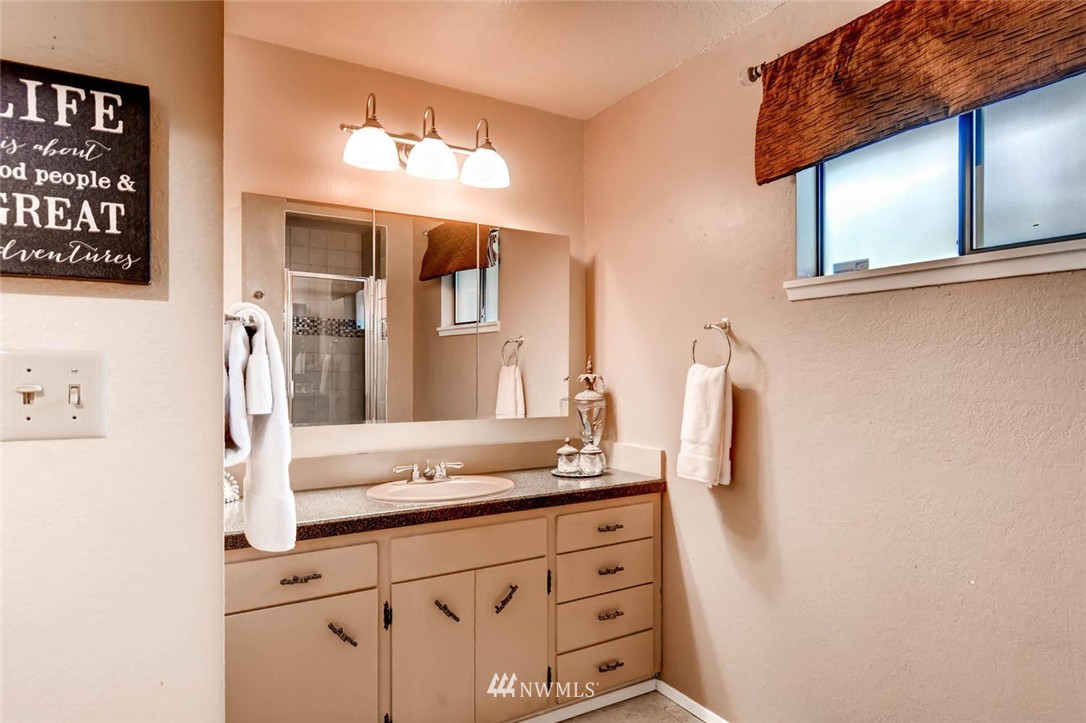 12438 Southeast 98th Street Renton, WA 98056 - Photo 10 of 25