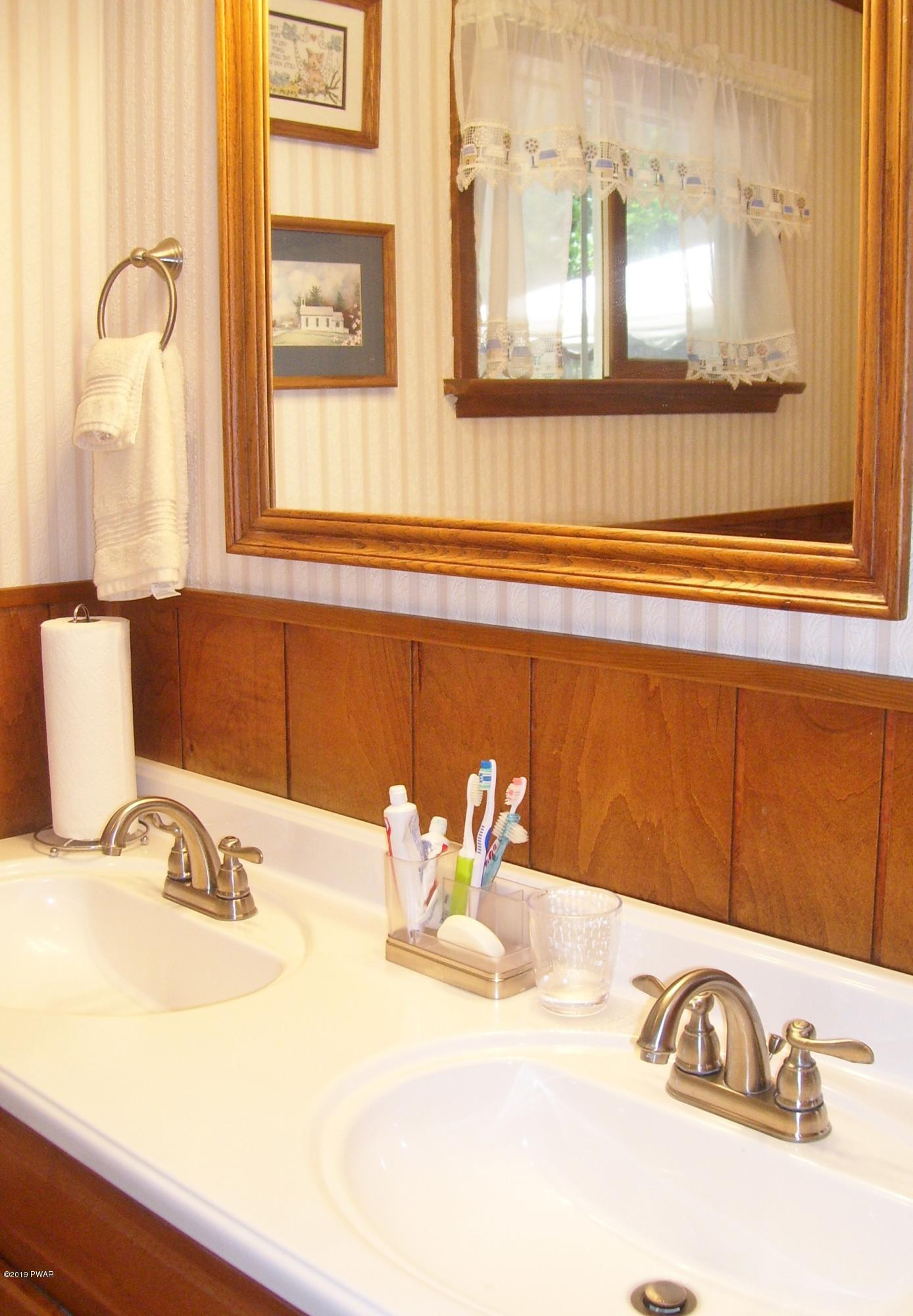 236 Perry Road Greentown, PA 18426 - Photo 19 of 56 Bathroom