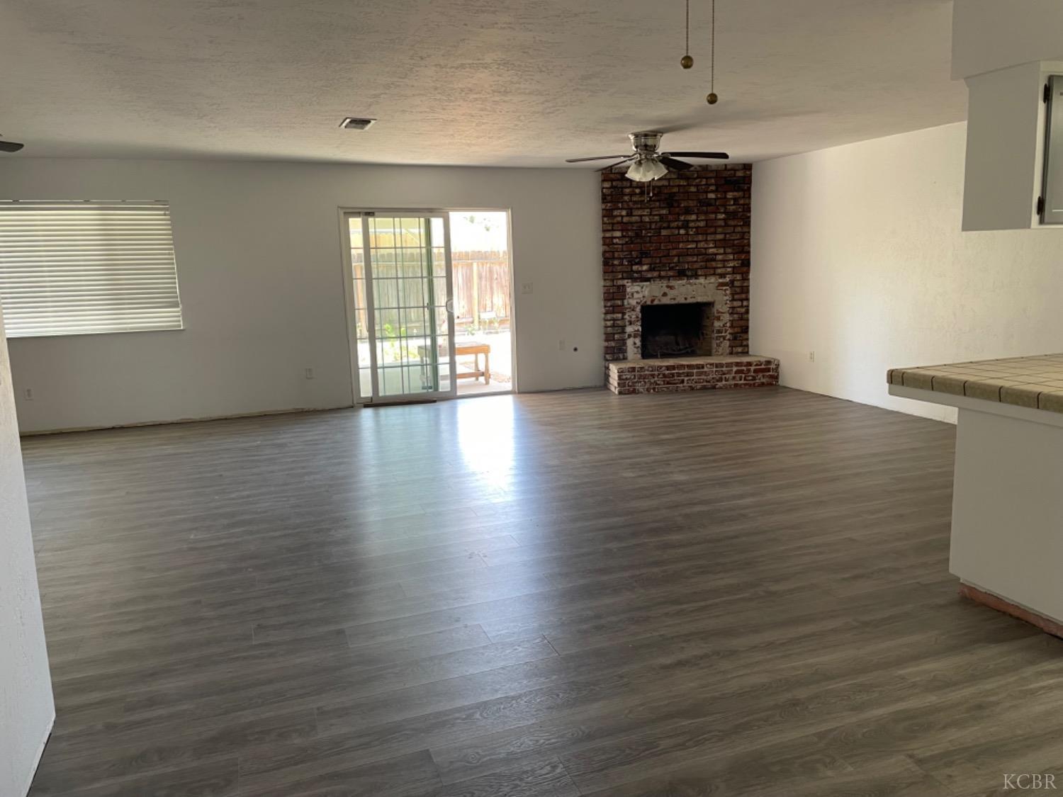 1077 Raymond Road Hanford, CA 93230 - Photo 3 of 13 Gallery Image 3