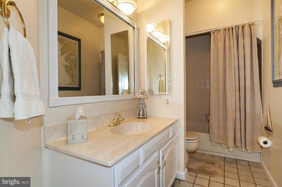 531 Post Oak Road Annapolis, MD 21401 - Photo 15 of 30 Bath- main level full