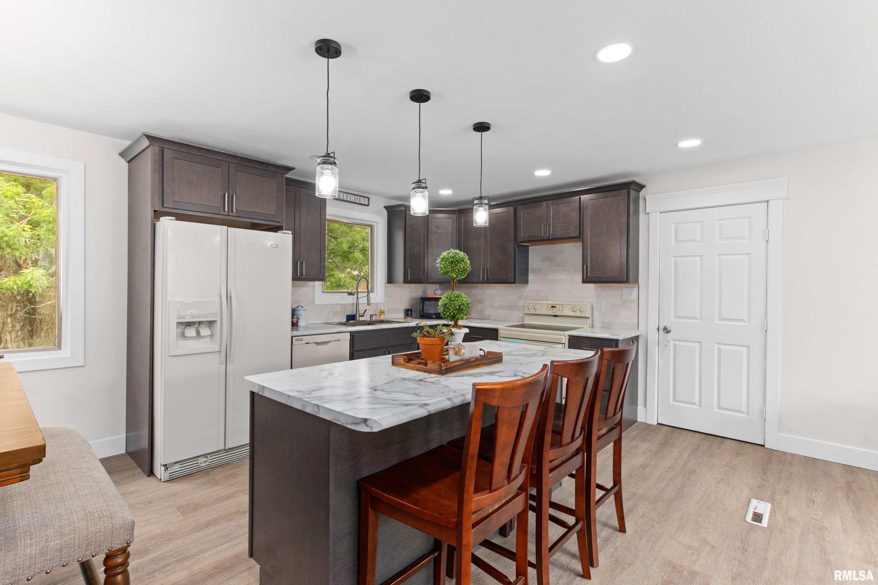 8143 North Blackbridge Road Edwards, IL 61528 - Photo 8 of 36 Gallery Image 8
