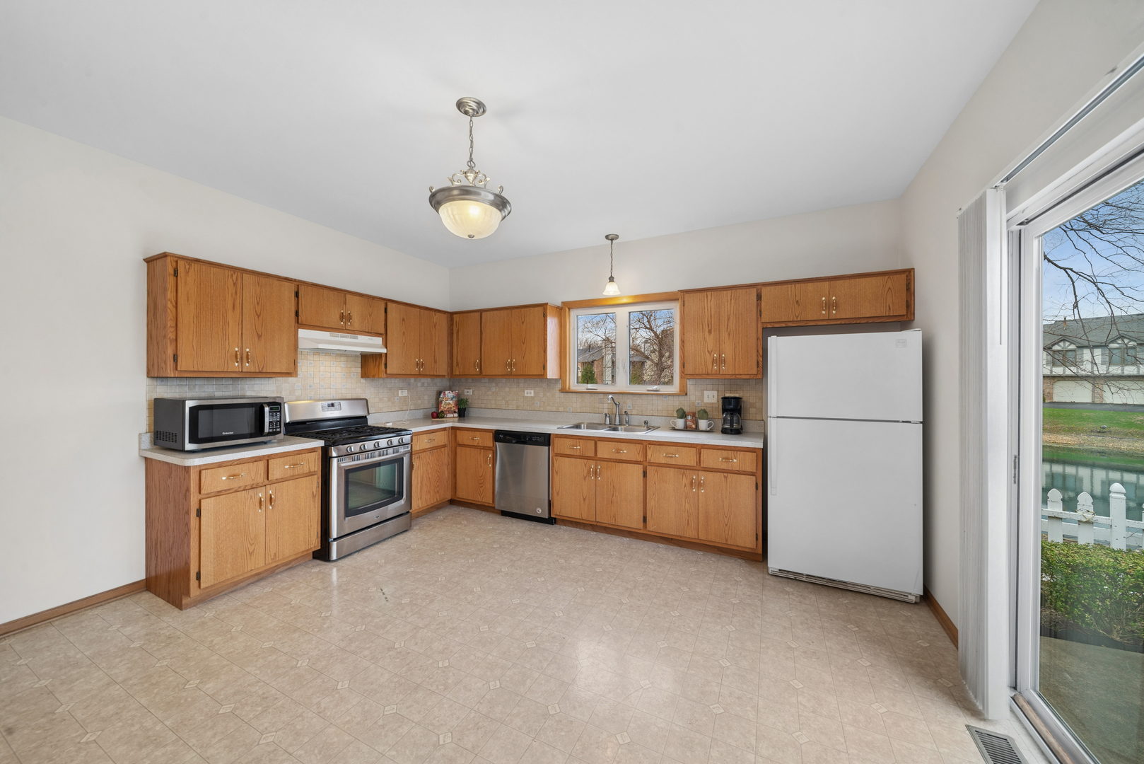 2216 Olde Mill Road Plainfield, IL 60586 - Photo 7 of 25