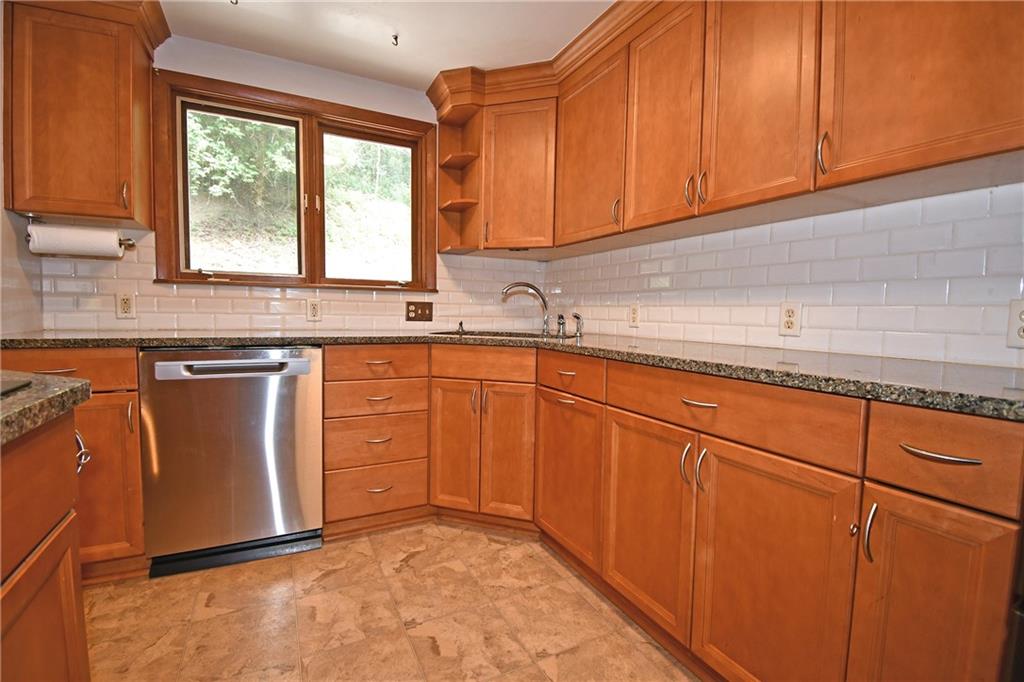 986 Segar Road Pittsburgh, PA 15243 - Photo 16 of 48