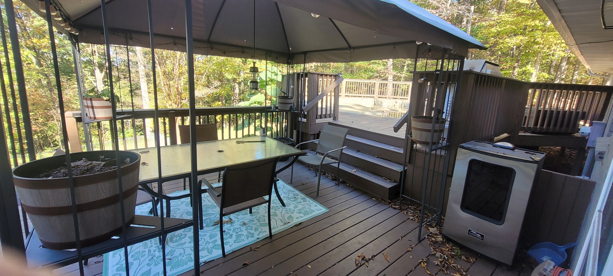 408 Sandy Road Dover, TN 37058 - Photo 21 of 24 a view of a chairs and table in the balcony