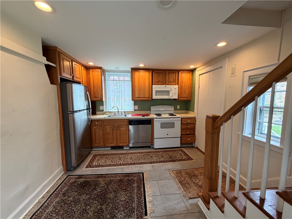 63 Poplar Street, Unit 3 Newport, RI 02840 - Photo 3 of 14