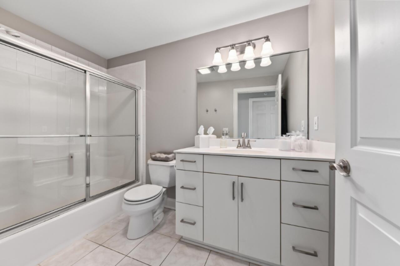 1888 North Water Street, Unit 506 Milwaukee, WI 53202 - Photo 25 of 48 Second Full Bath