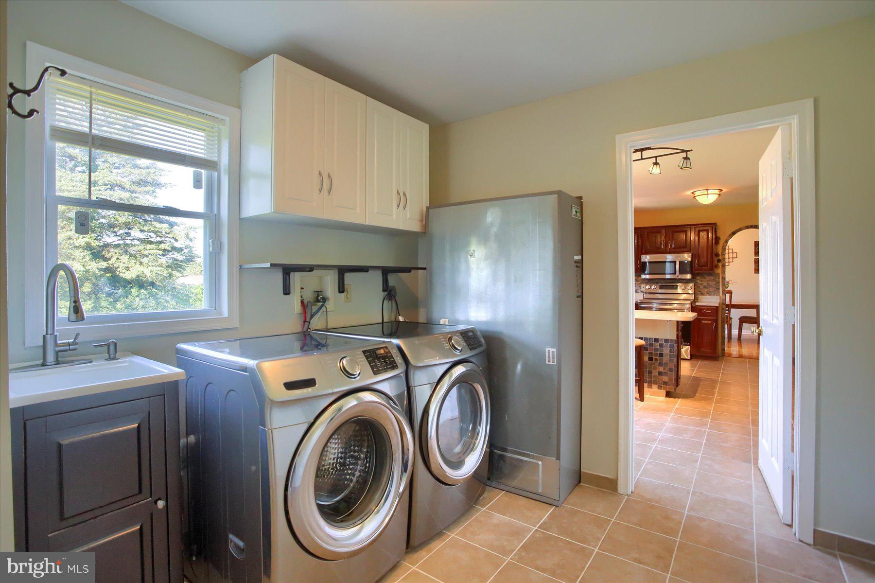 908 Sunnyside Road Hummelstown, PA 17036 - Photo 15 of 41 a utility room with sink dryer and washer