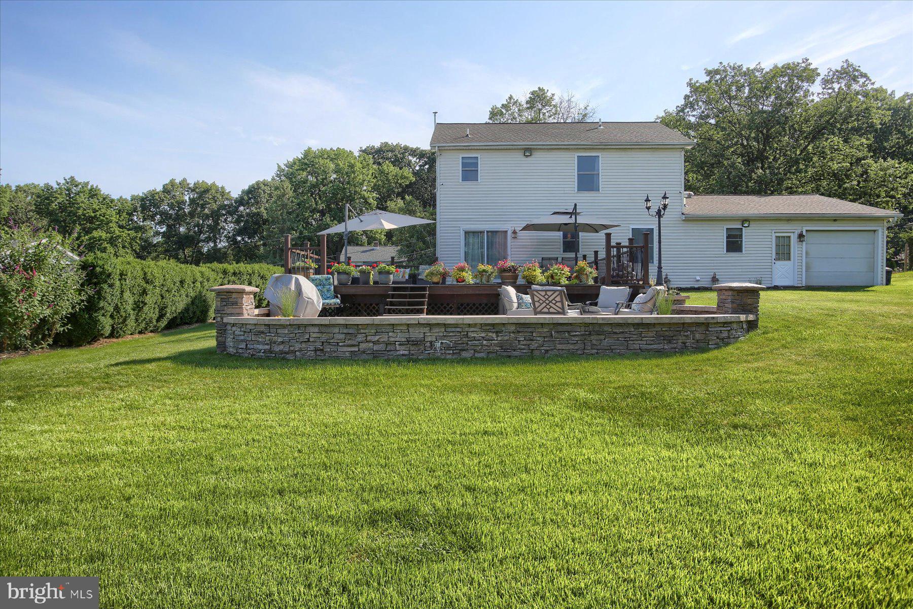 908 Sunnyside Road Hummelstown, PA 17036 - Photo 2 of 41 a living room with furniture and a large window