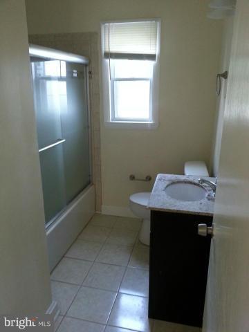 214 West Hilltop Road Baltimore, MD 21225 - Photo 3 of 11 Bath