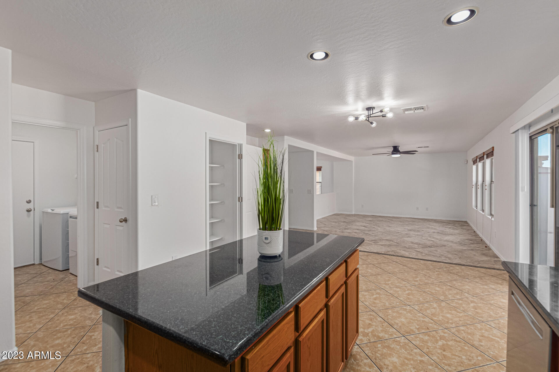 2432 West Bloch Road Phoenix, AZ 85041 - Photo 14 of 27 0015-15 - Bloch