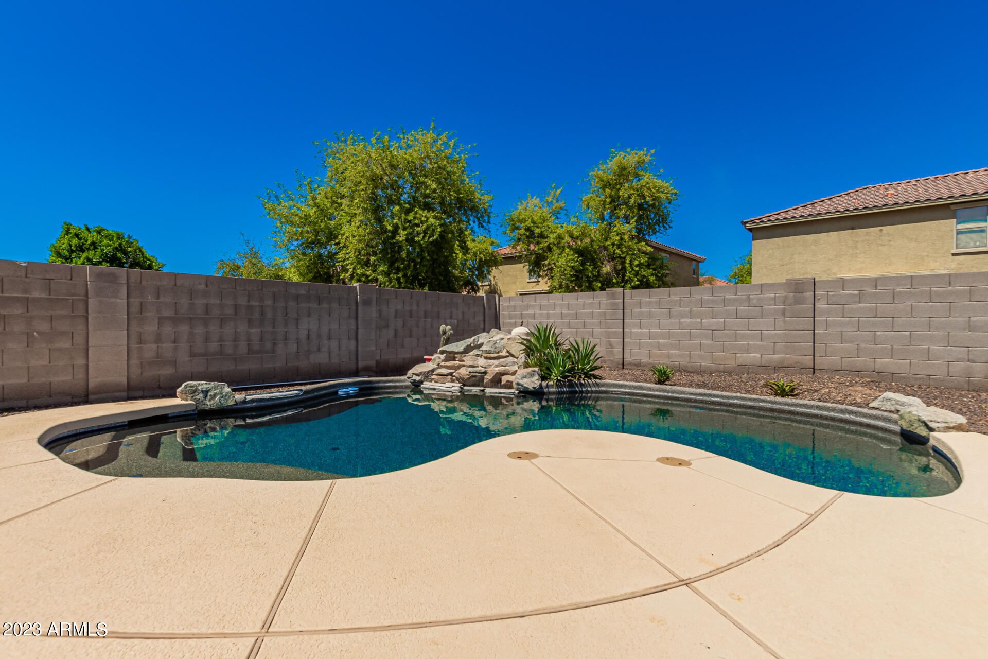 2432 West Bloch Road Phoenix, AZ 85041 - Photo 5 of 27 0031-31 - Bloch