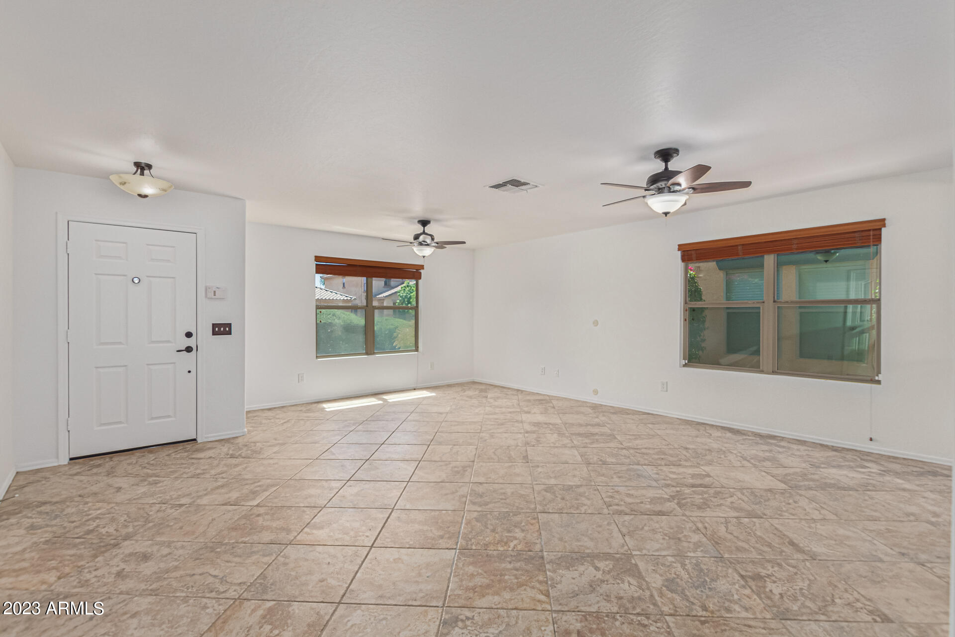 2432 West Bloch Road Phoenix, AZ 85041 - Photo 6 of 27 0007-07 - Bloch