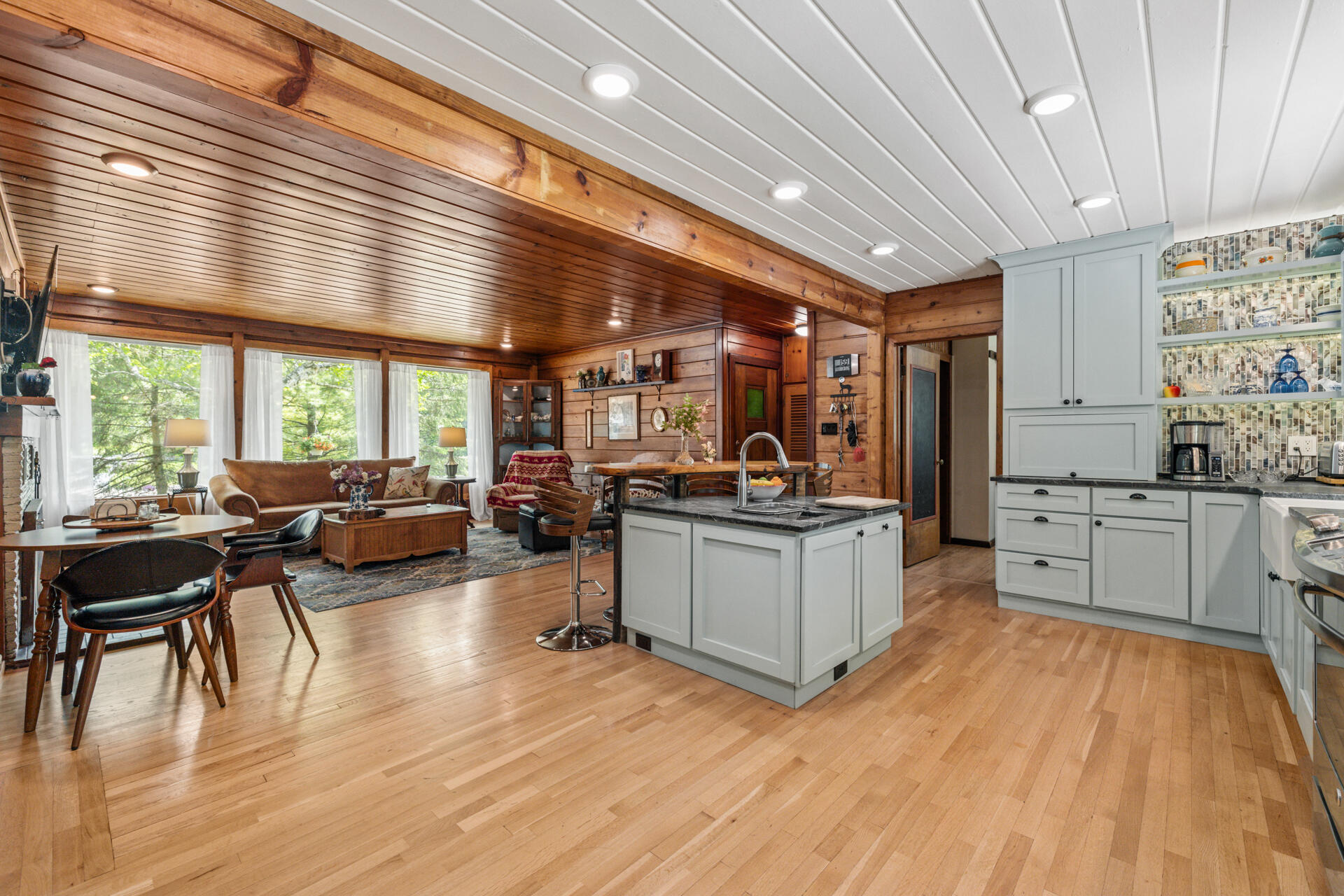 7124 Pioneer Road Cedarburg, WI 53012 - Photo 9 of 32 Kitchen