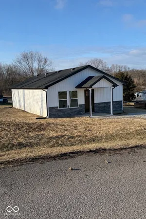 $169,900 | 721 Country Manor Street, North Vernon, IN 47265