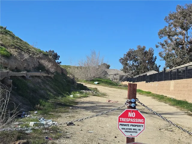 a view of a outdoor space with a garden