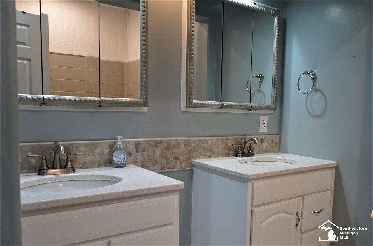 8440 Adler Road Lambertville, MI 48144 - Photo 27 of 39 50050032-26.JPG