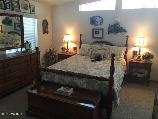 200 South Grey Road, Unit B Mabton, WA 98935 - Photo 5 of 5 a bedroom with a bed and window