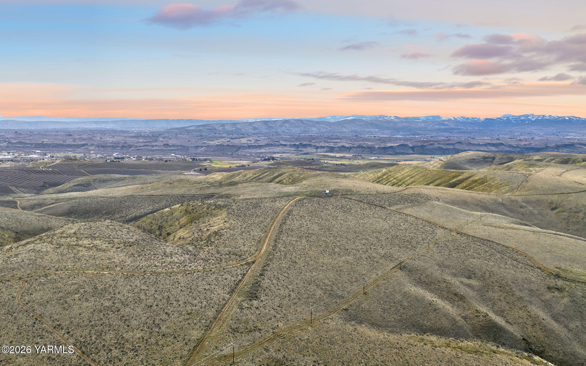 Nka Nka Wenas Road South Selah, WA 98942 - Photo 21 of 33 a view of an ocean and a mountain