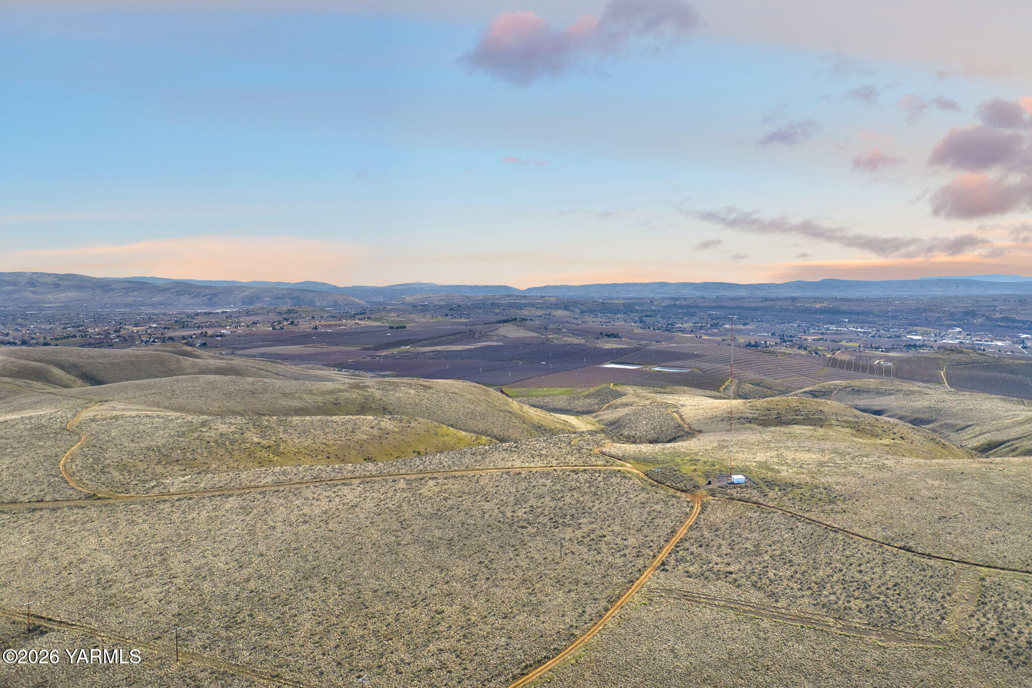 Nka Nka Wenas Road South Selah, WA 98942 - Photo 22 of 33 a view of an outdoor space and mountain view