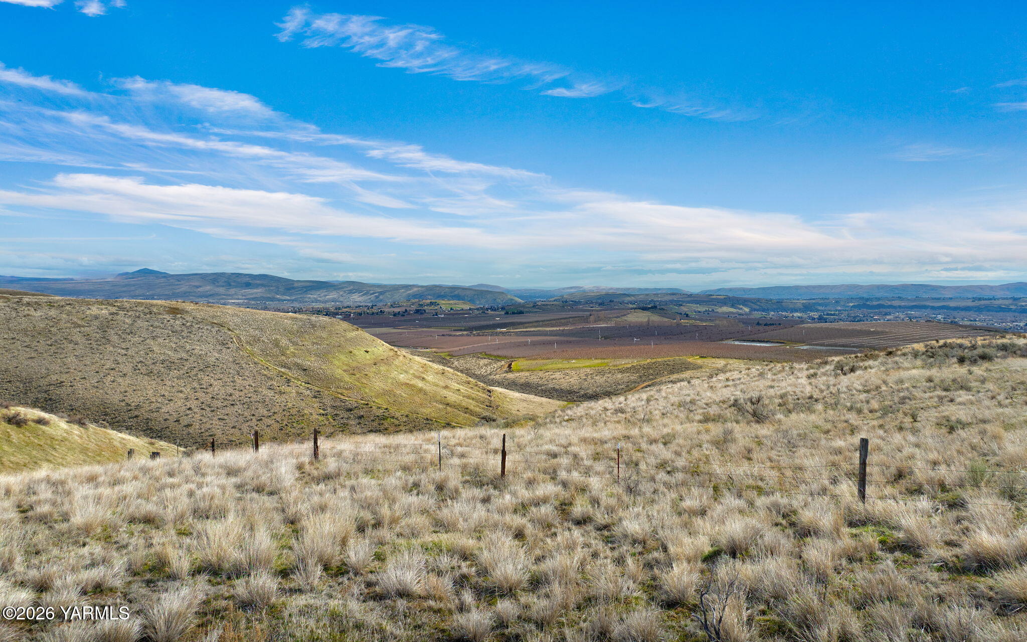 Nka Nka Wenas Road South Selah, WA 98942 - Photo 3 of 33 a view of an ocean and beach