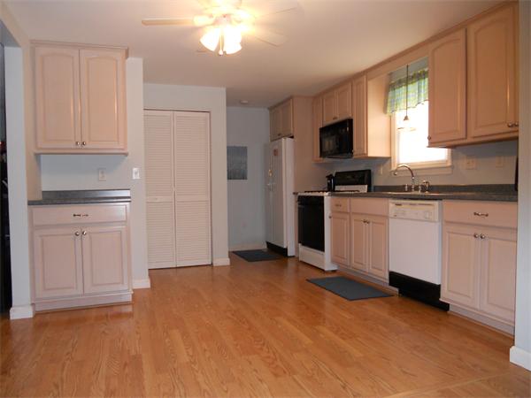 12 Matthew Road Billerica, MA 01821 - Photo 6 of 20