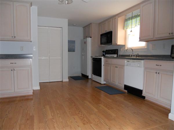 12 Matthew Road Billerica, MA 01821 - Photo 7 of 20