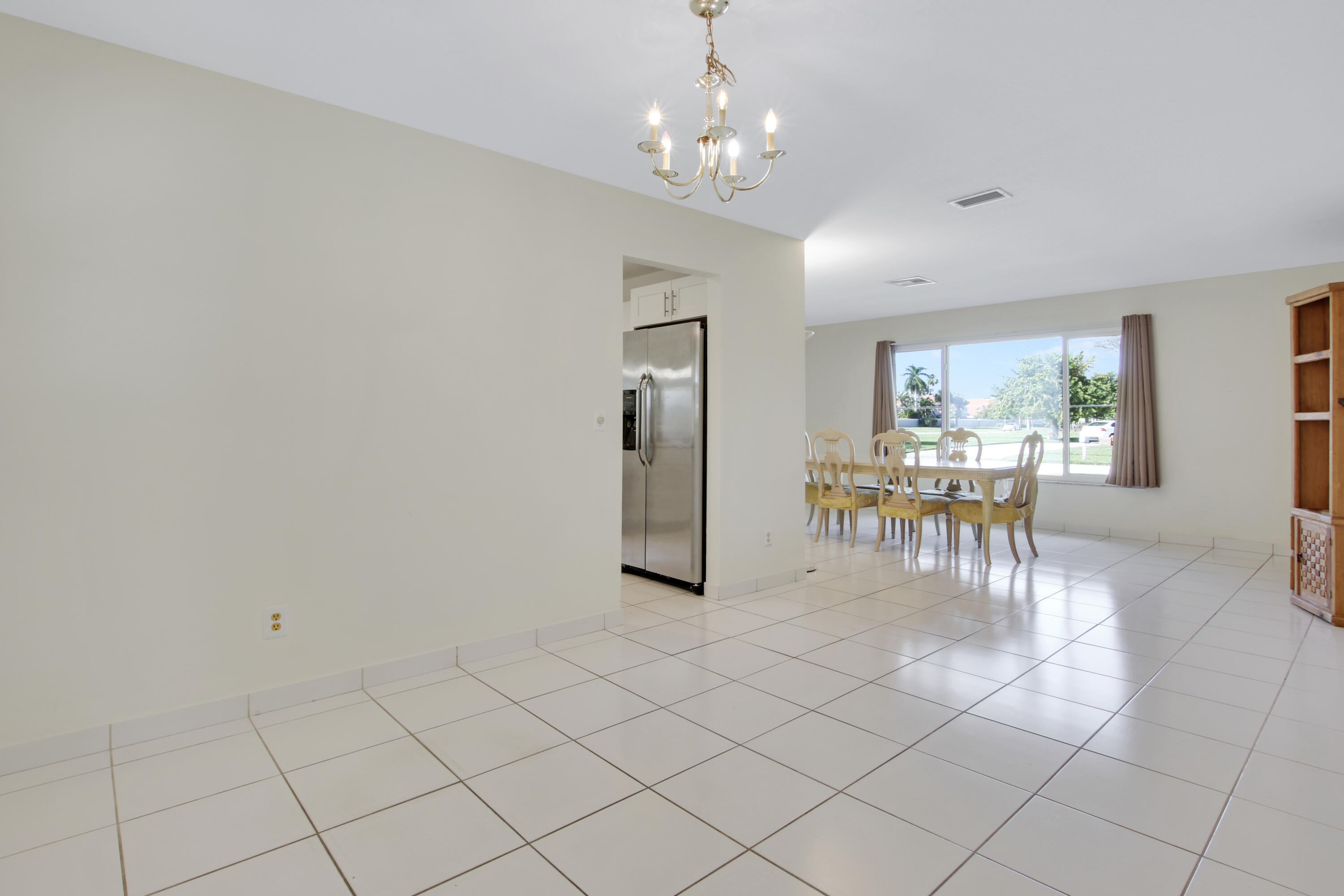 2480 Windsor Road Palm Beach Gardens, FL 33410 - Photo 15 of 44 Dining room