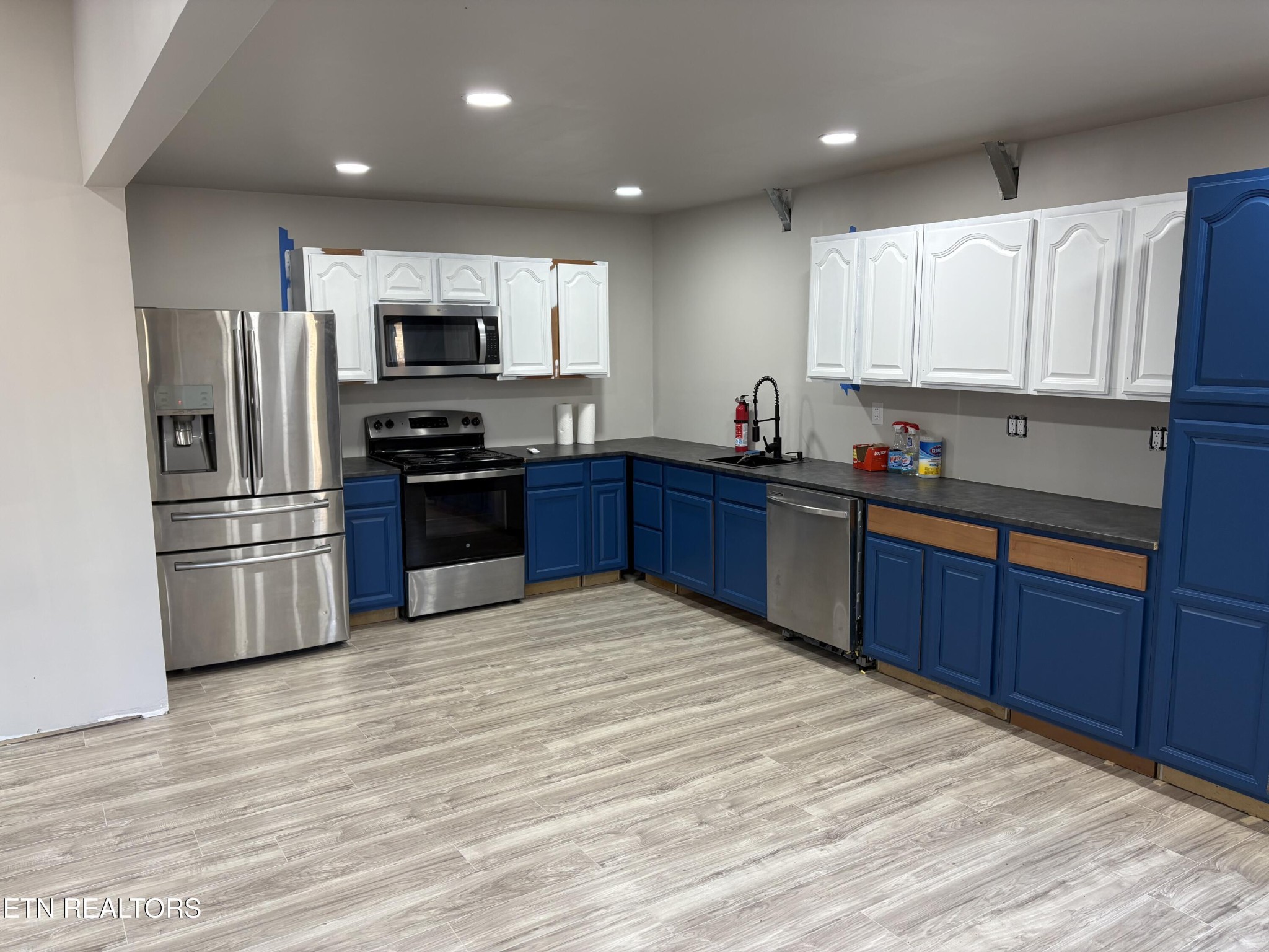 2916 Samples Road Louisville, TN 37777 - Photo 3 of 10 Gallery Image 3