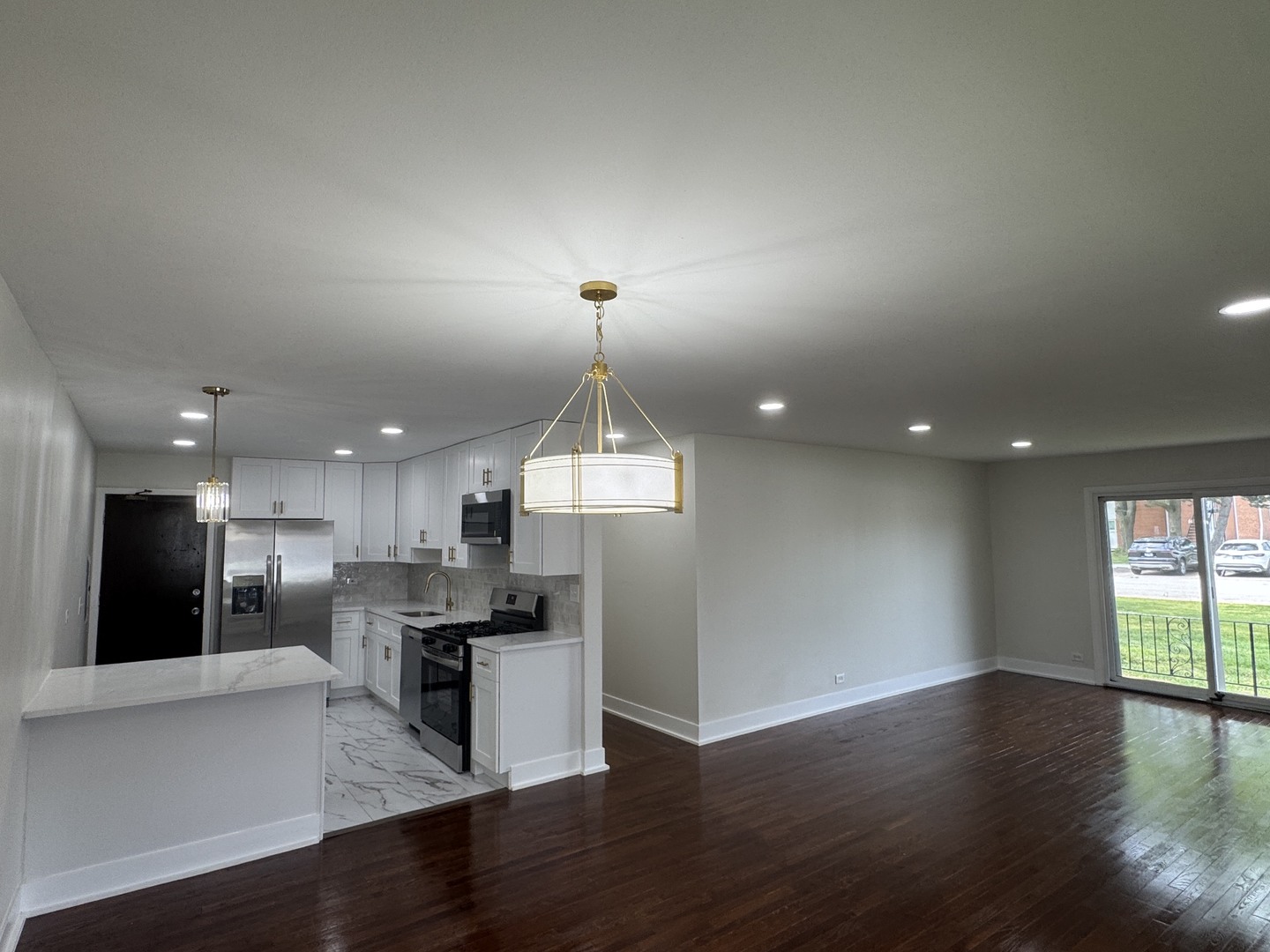 9561 Dee Road, Unit 1A Des Plaines, IL 60016 - Photo 3 of 13