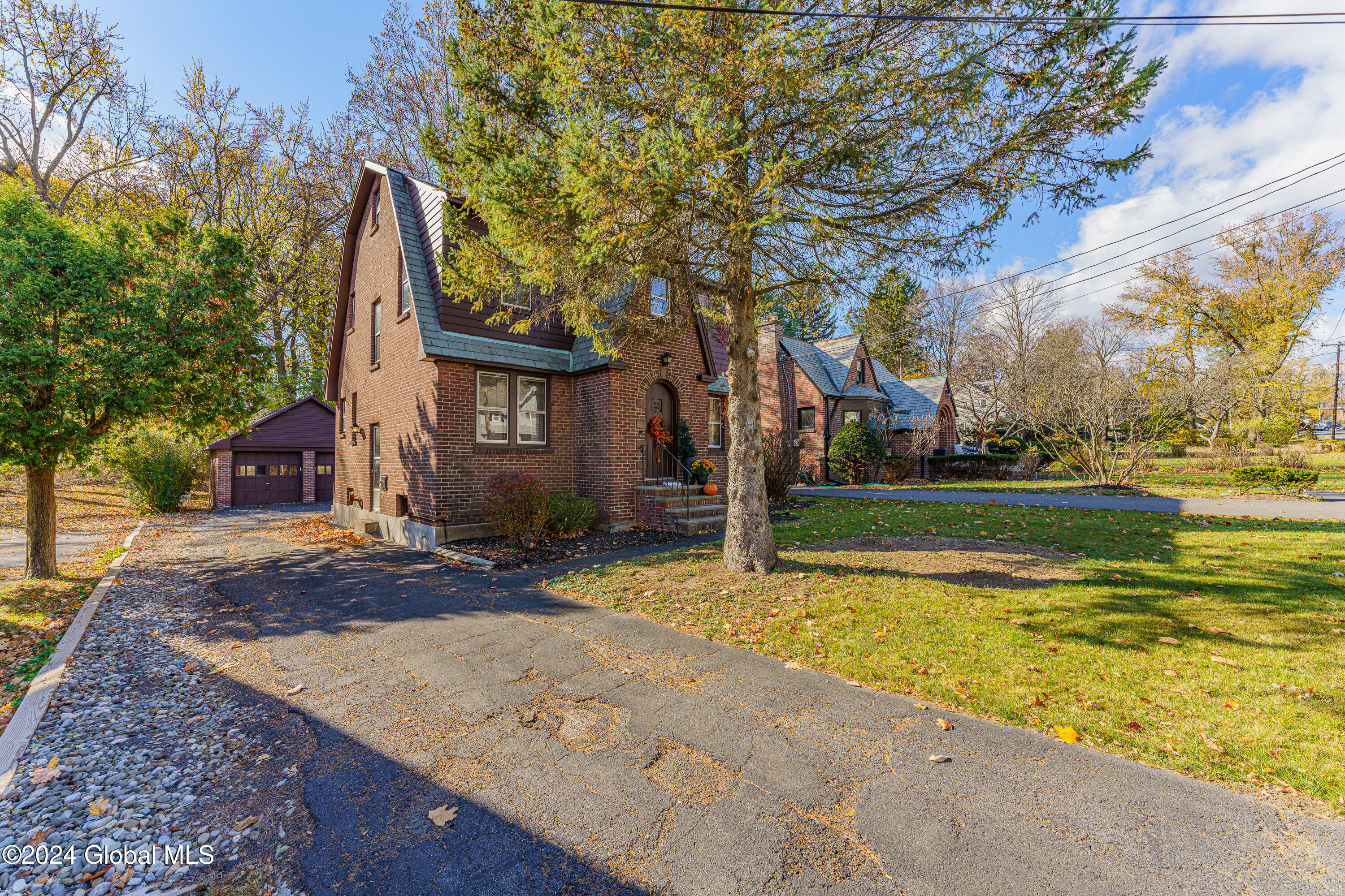 212 Menands Road Colonie, NY 12211 - Photo 3 of 33 0 Front 3