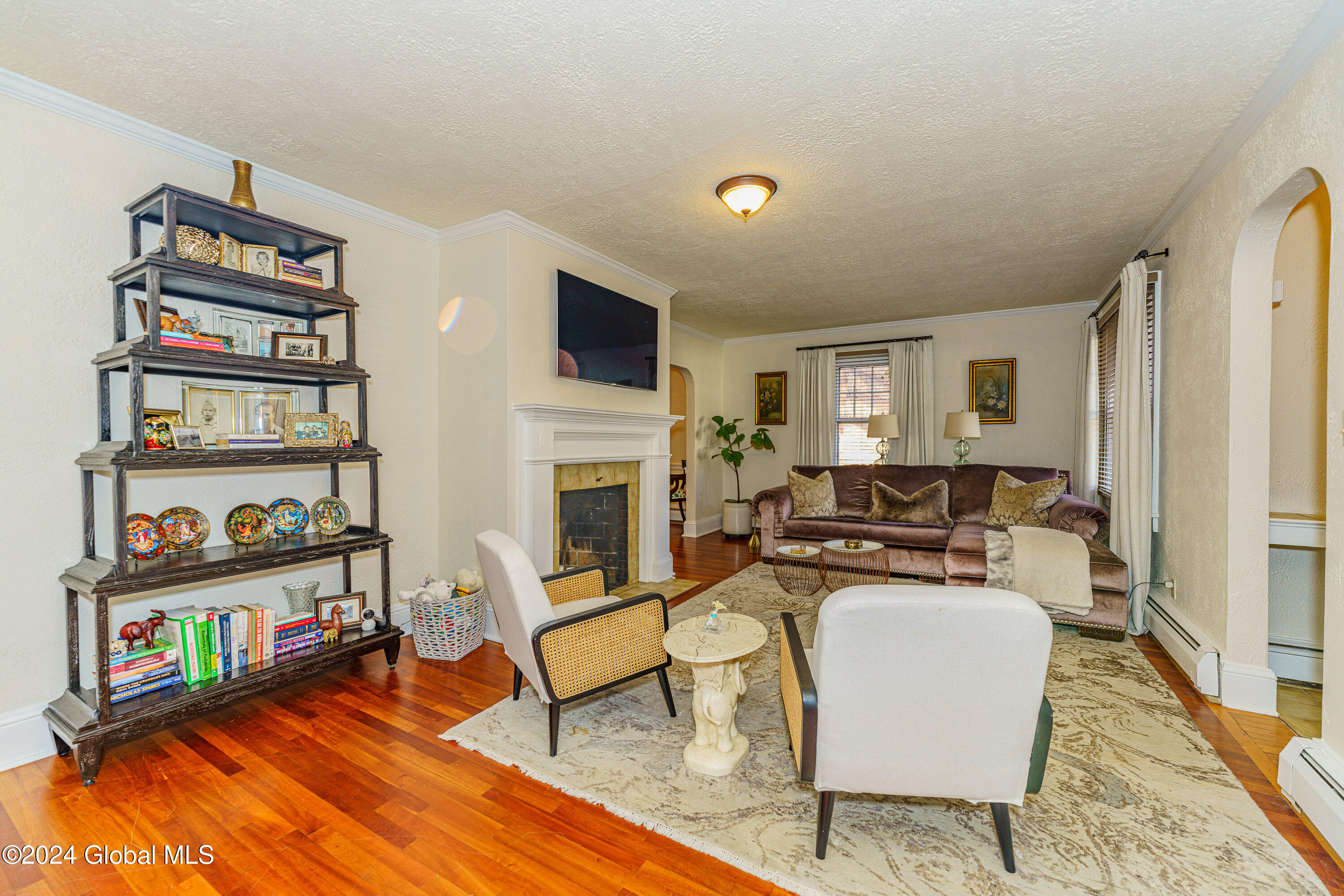 212 Menands Road Colonie, NY 12211 - Photo 6 of 33 2 Livingroom 2