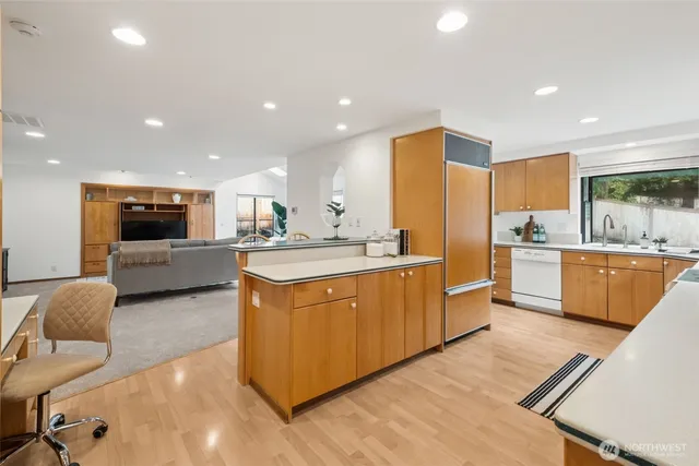 $1,195,000 | 19714 41st Avenue Northeast, Lake Forest Park, WA 98155