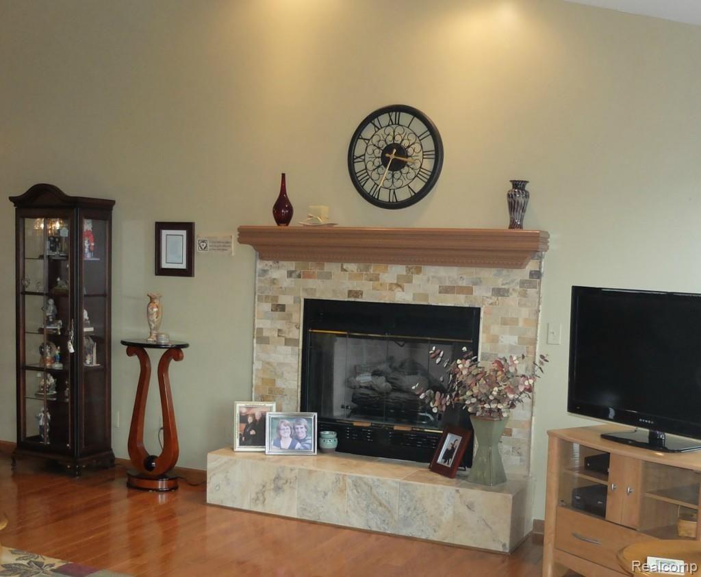 7124 Oakhill Road Clarkston, MI 48348 - Photo 6 of 27 7124 Oak Hill fp.jpg