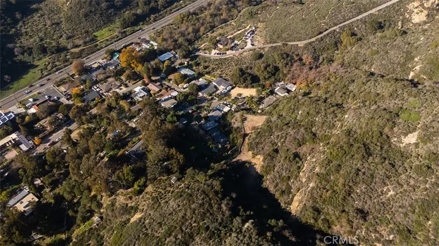 a view of a livingroom with a ceiling fan and window