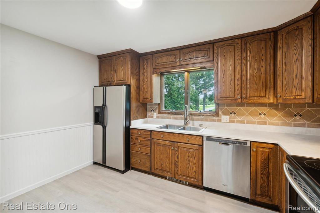 12160 Rattalee Lake Road Davisburg, MI 48350 - Photo 12 of 46