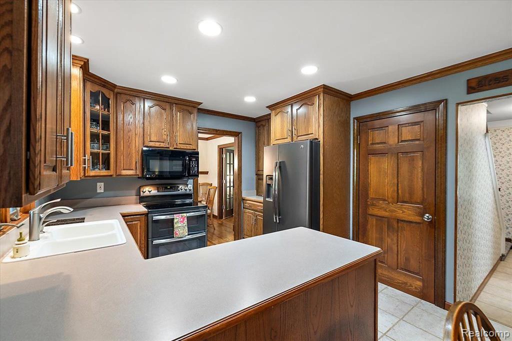 8320 Allen Road Clarkston, MI 48348 - Photo 15 of 69