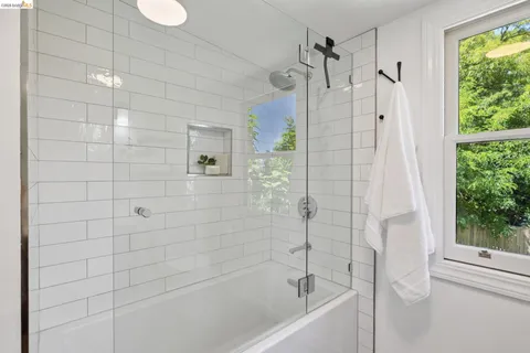 $1,299,000 | 583 Mira Vista Avenue, Oakland, CA 94610