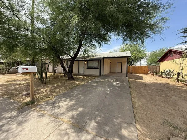 $1,695 | 6523 West Weldon Avenue, Phoenix, AZ 85033