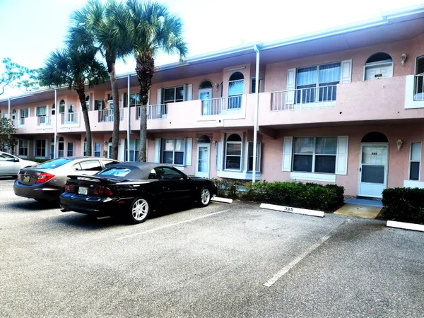 $189,900 | 18081 Southeast Country Club Drive, Unit 37363, Jupiter, FL 33469
