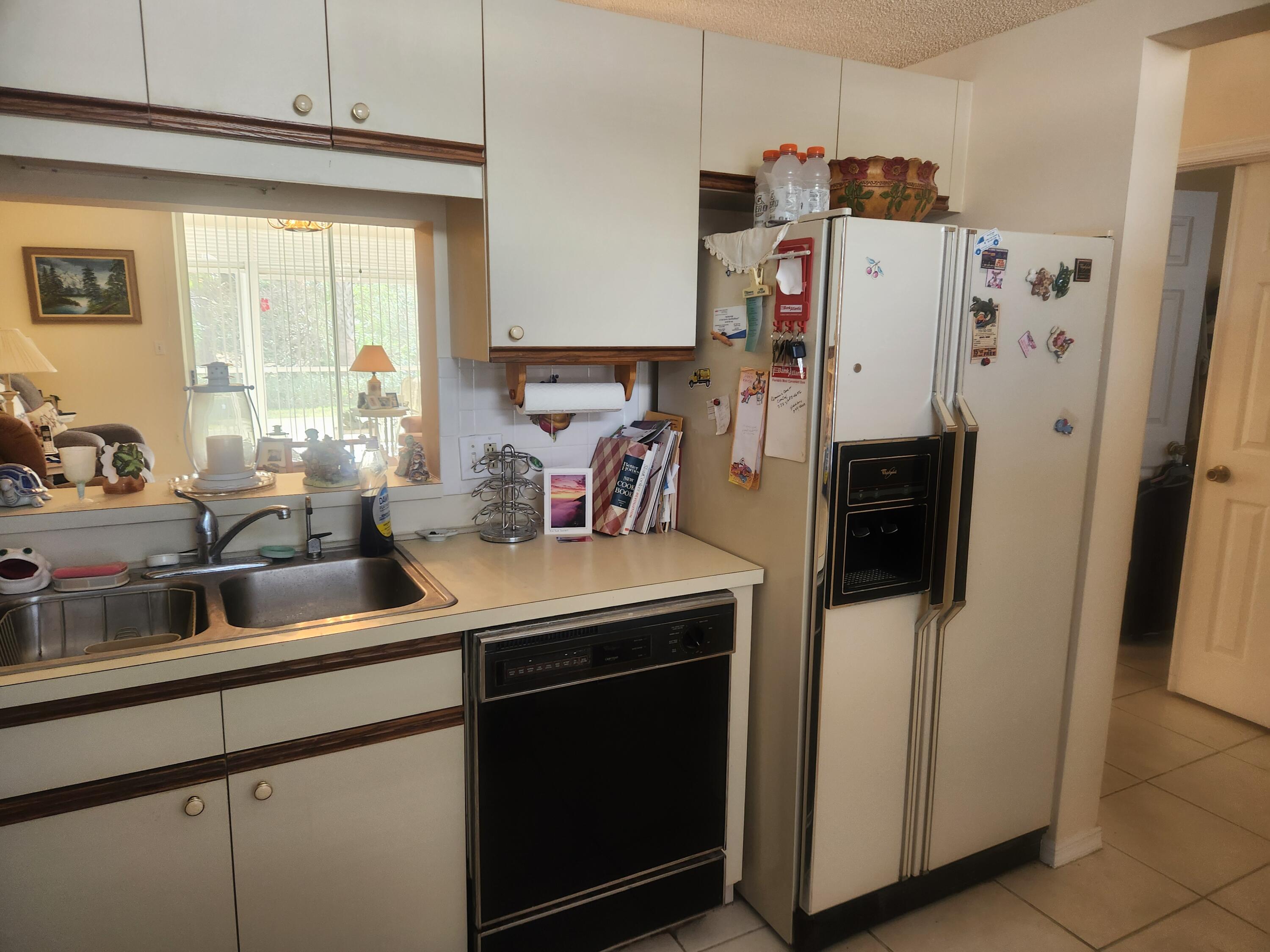 18081 Southeast Country Club Drive, Unit 37363 Jupiter, FL 33469 - Photo 4 of 20 Little Club #363 Kitchen 3