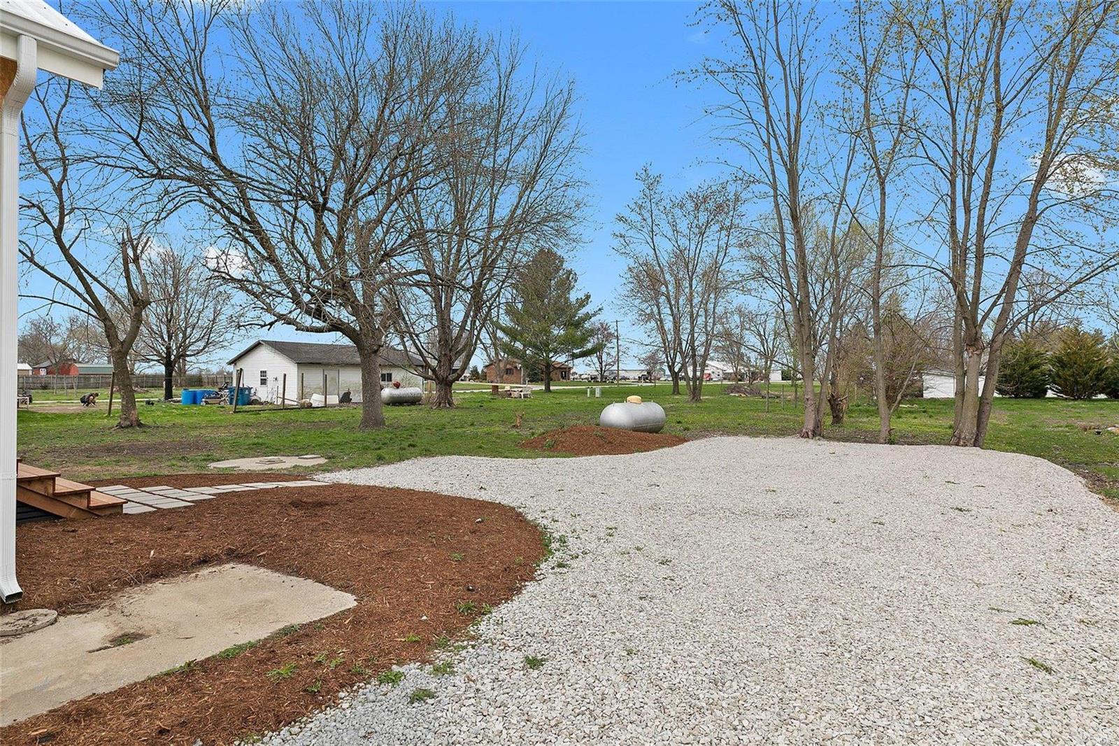 7259 Renken Road Dorsey, IL 62021 - Photo 17 of 22