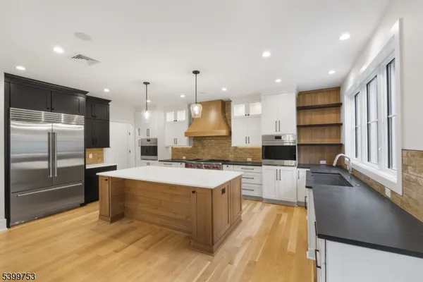 $2,820,000 | 10 Twin Brooks, Warren, NJ 07059
