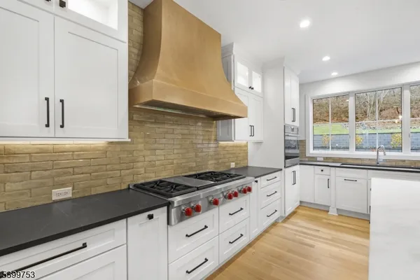 $2,820,000 | 10 Twin Brooks, Warren, NJ 07059
