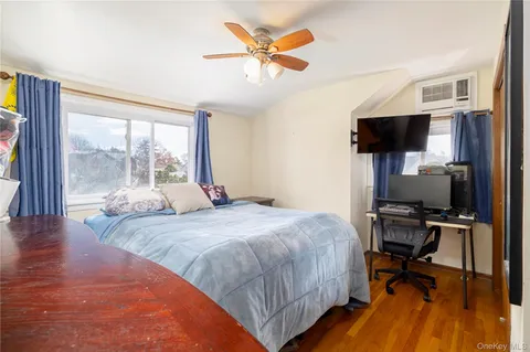 $949,000 | 12 Link Lane, Hicksville, NY 11801