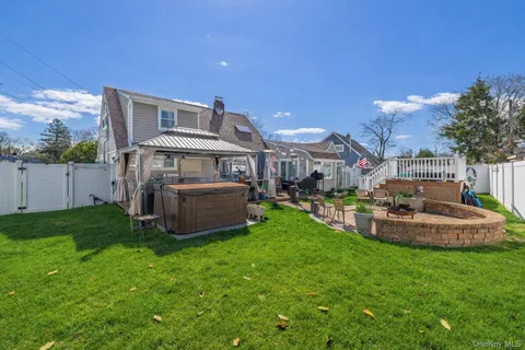 $949,000 | 12 Link Lane, Hicksville, NY 11801