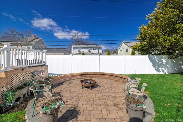 $949,000 | 12 Link Lane, Hicksville, NY 11801
