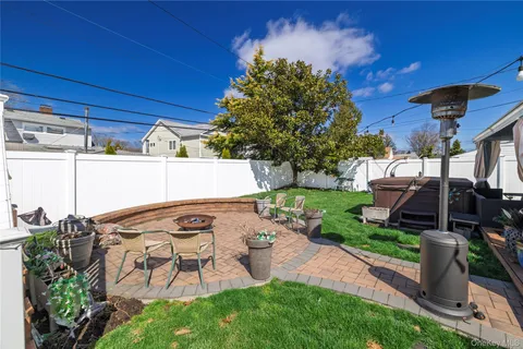 $949,000 | 12 Link Lane, Hicksville, NY 11801